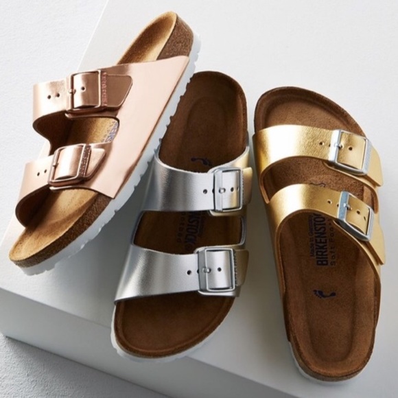 Birkenstock Shoes - Birkenstock // Arizona Sandal in Rose Gold